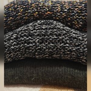 ❌SOLD❌ 3 Sweaters bundle M